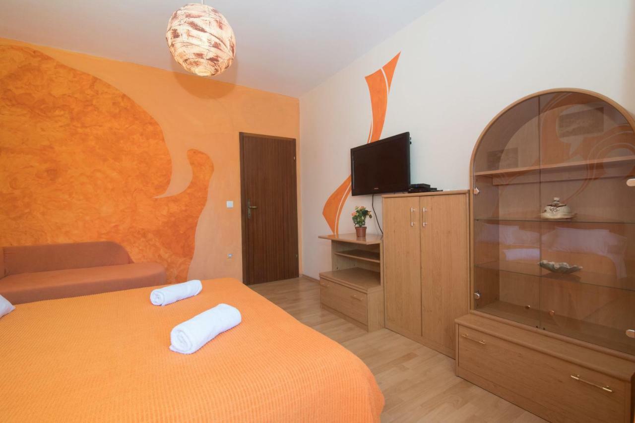Apartments Jelka Йелса Екстериор снимка