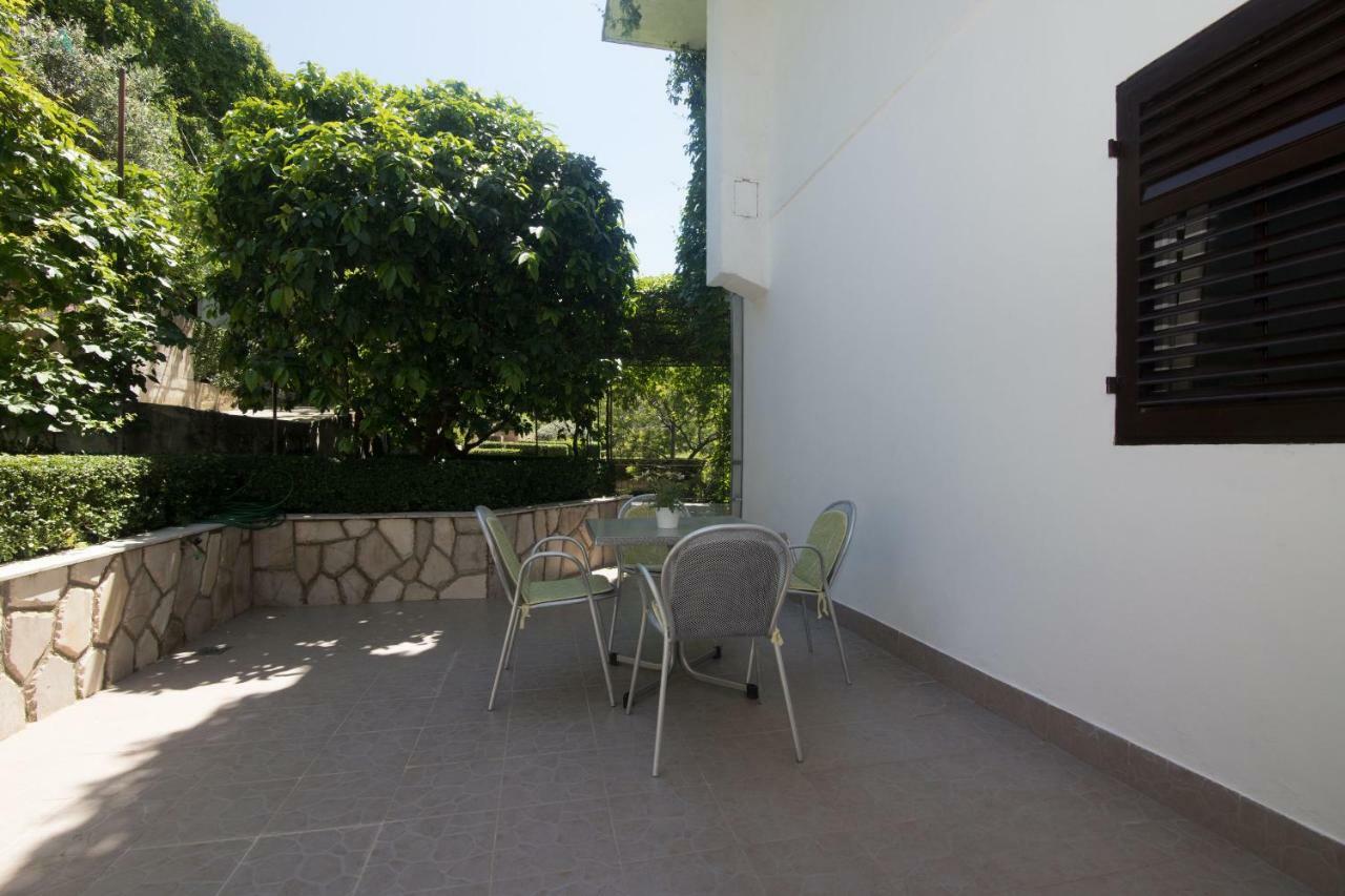 Apartments Jelka Йелса Екстериор снимка