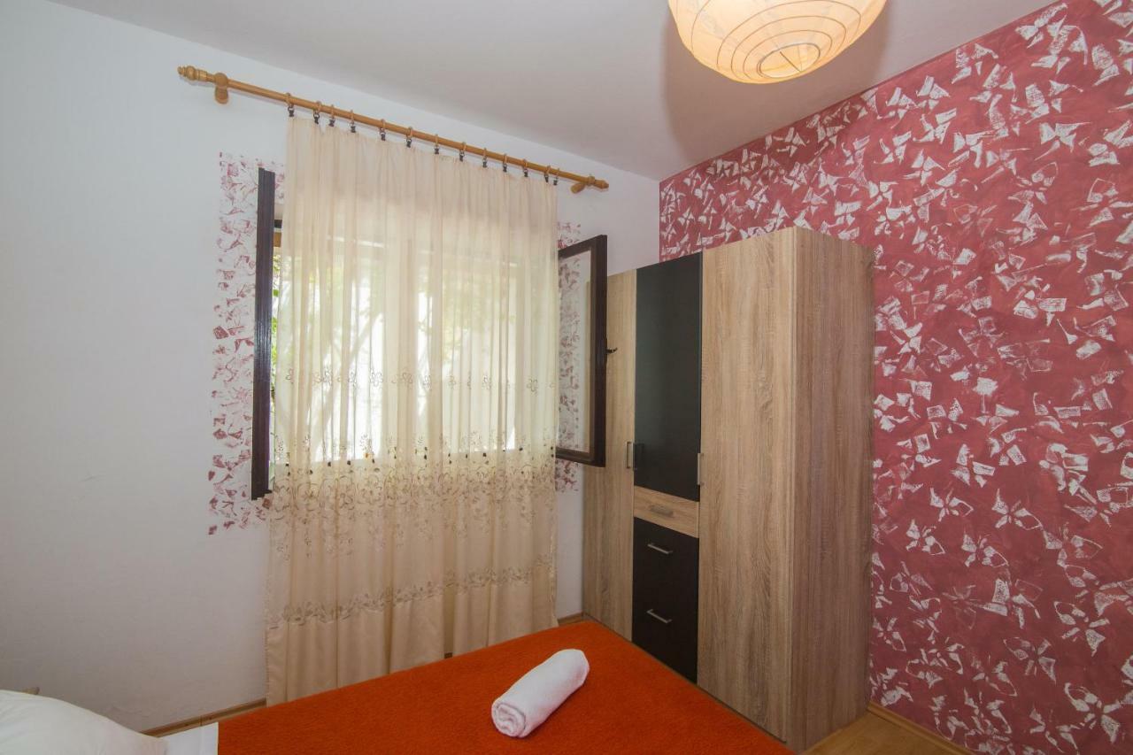 Apartments Jelka Йелса Екстериор снимка